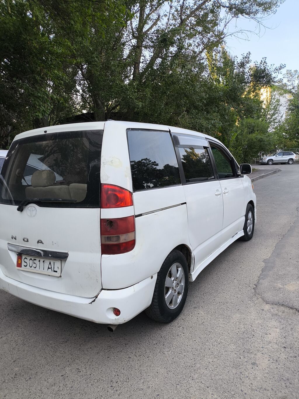Toyota Noah: 2005 г., 2 л, Автомат, Бензин, Минивэн: фото 5