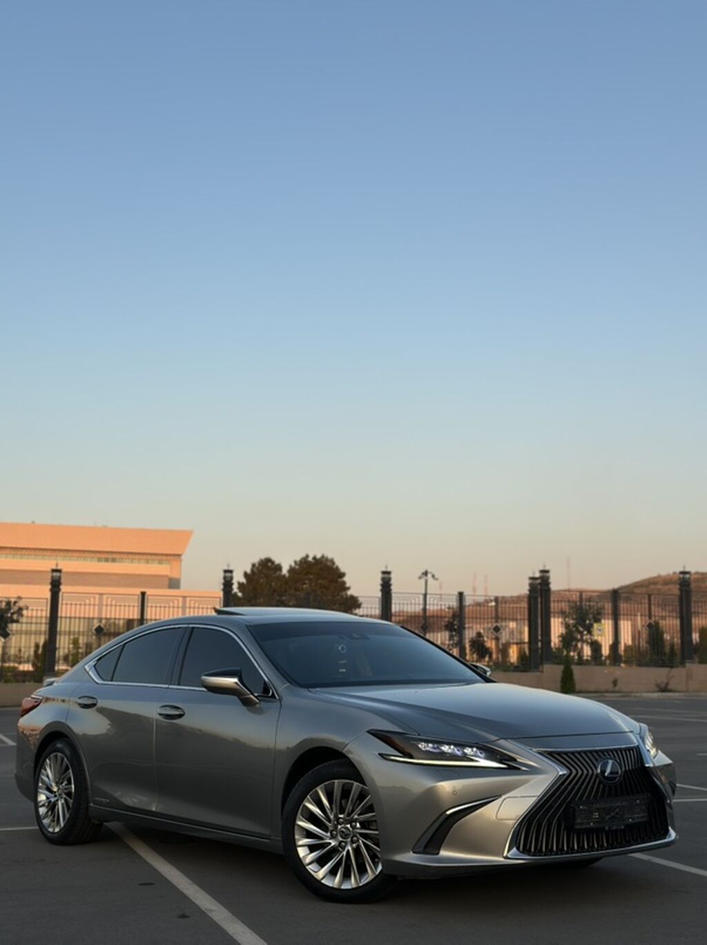 Lexus ES: 2021 г., 2.5 л, Автомат, Гибрид, Седан: фото 2