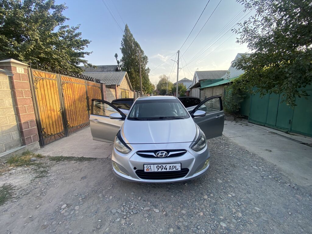 Hyundai Accent: 2013 г., 1.6 л, Механика, Бензин, Седан: фото 4