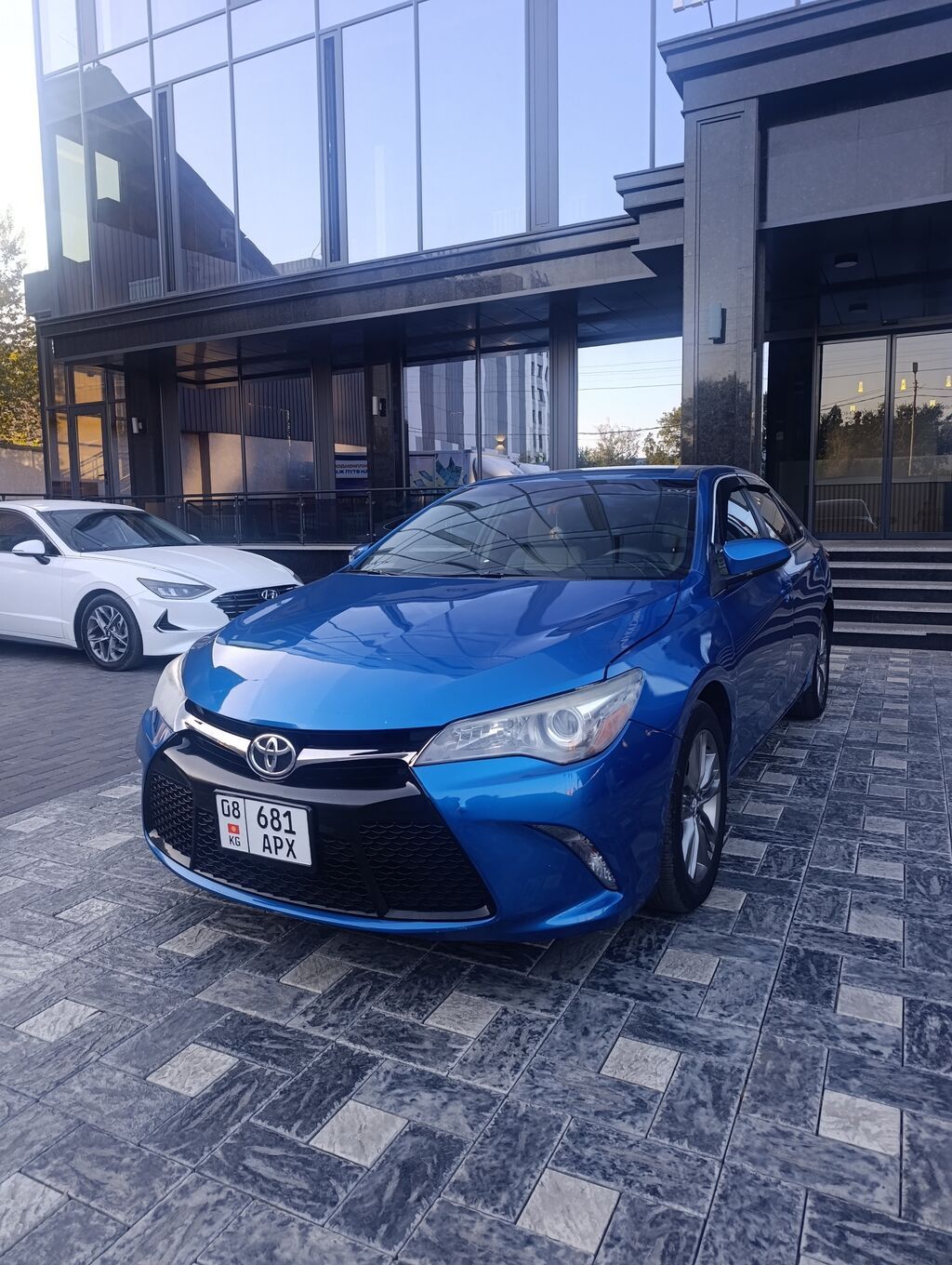 Срочно продаю Toyota Camry SE, 2017 г., 2.5 л, автомат: фото 1