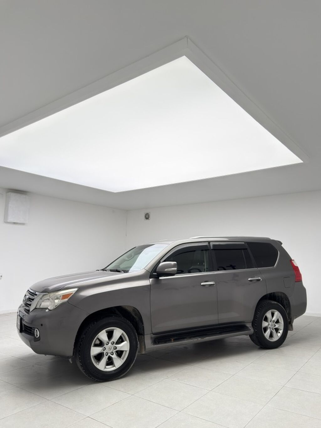 Lexus GX: 2010 г., 4.6 л, Автомат, Бензин, Внедорожник: фото 2