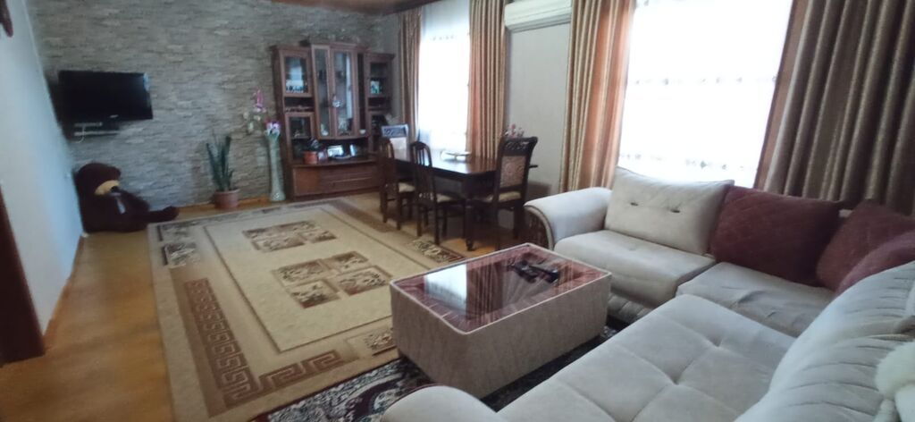 2 mərtəbəli fərdi yaşayış evi - Tikinti: Kəsmə daş divarlar, dalbat