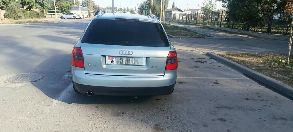 Audi A4: 2002 г., 2 л, Механика, Бензин, Универсал: фото 2