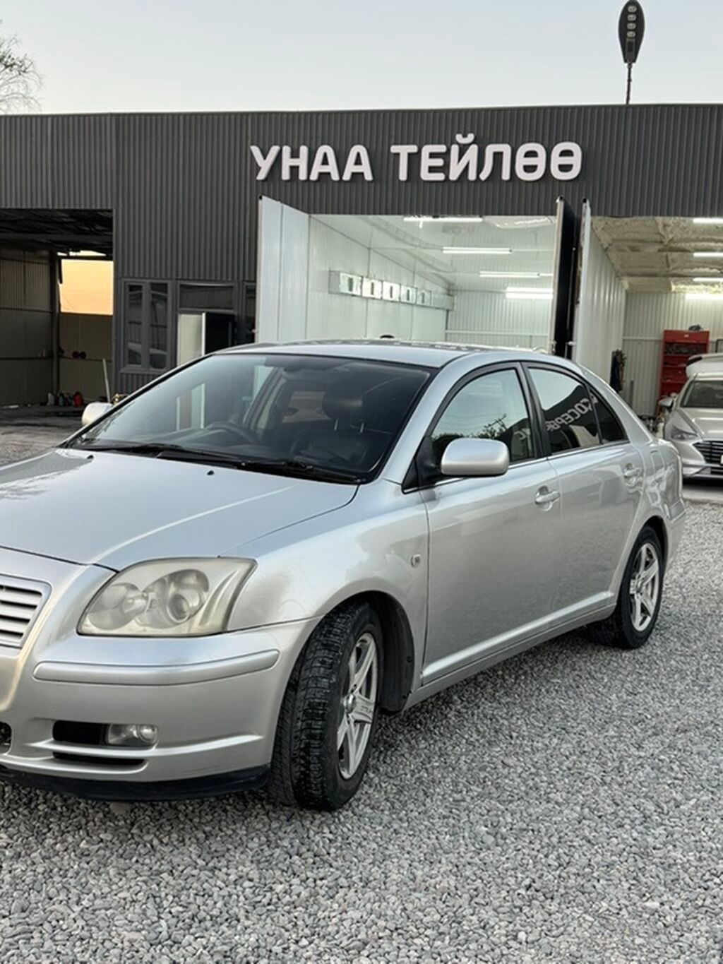 Toyota Avensis: 2004 г., 2.4 л, Автомат, Бензин, Седан: фото 3