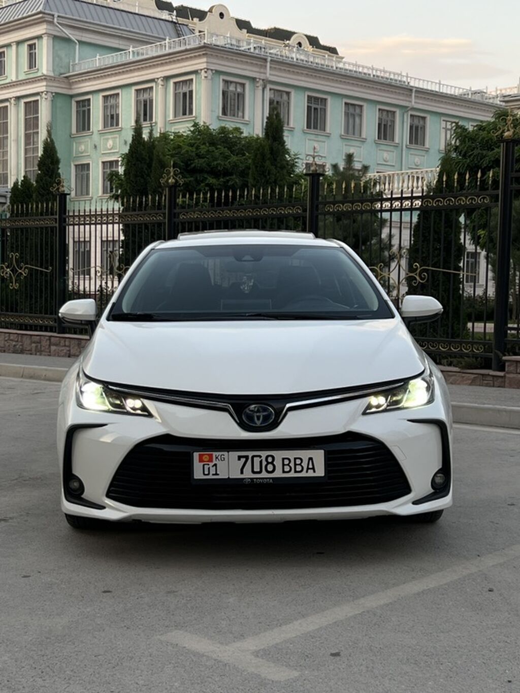 Toyota Corolla: 2021 г., 1.8 л, Вариатор, Гибрид, Седан: фото 4