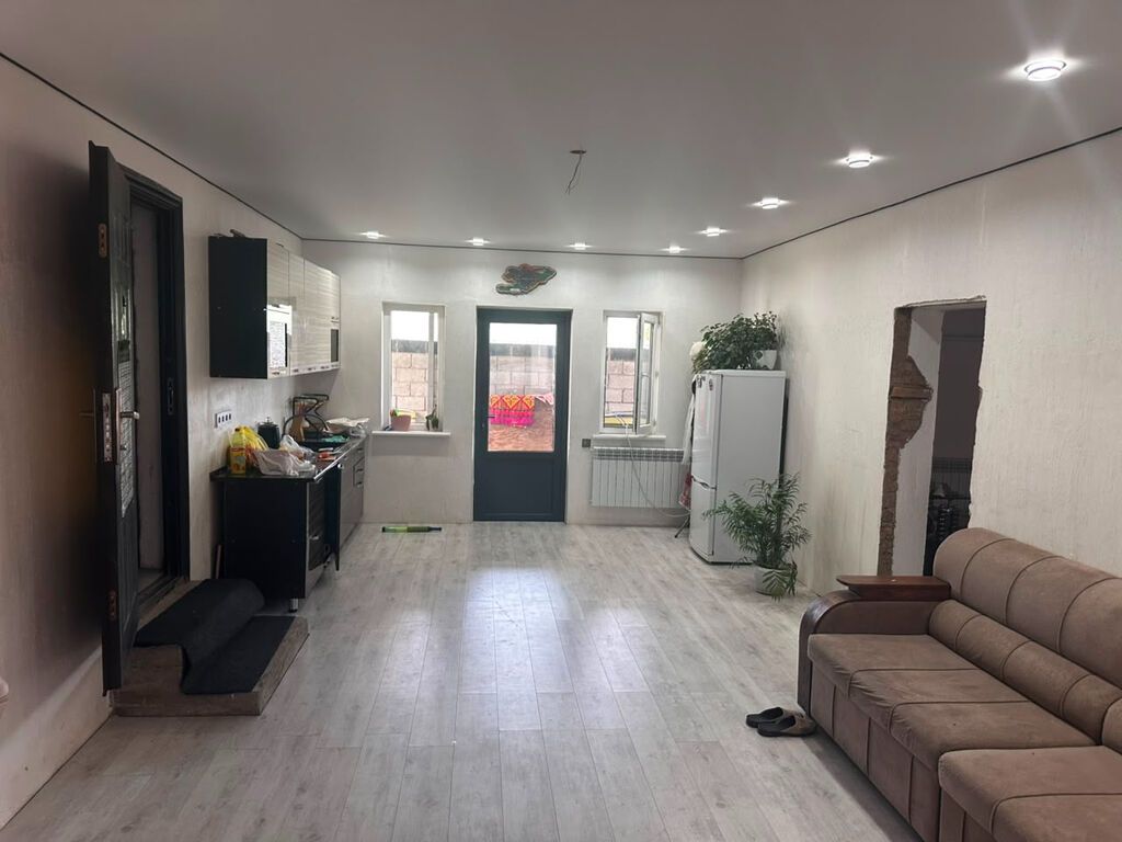 СРОЧНО ПРОДАЕТСЯ ДОМ Район: Кун-Туу, ул. Джамгырчинова Комнат: 6: фото 7