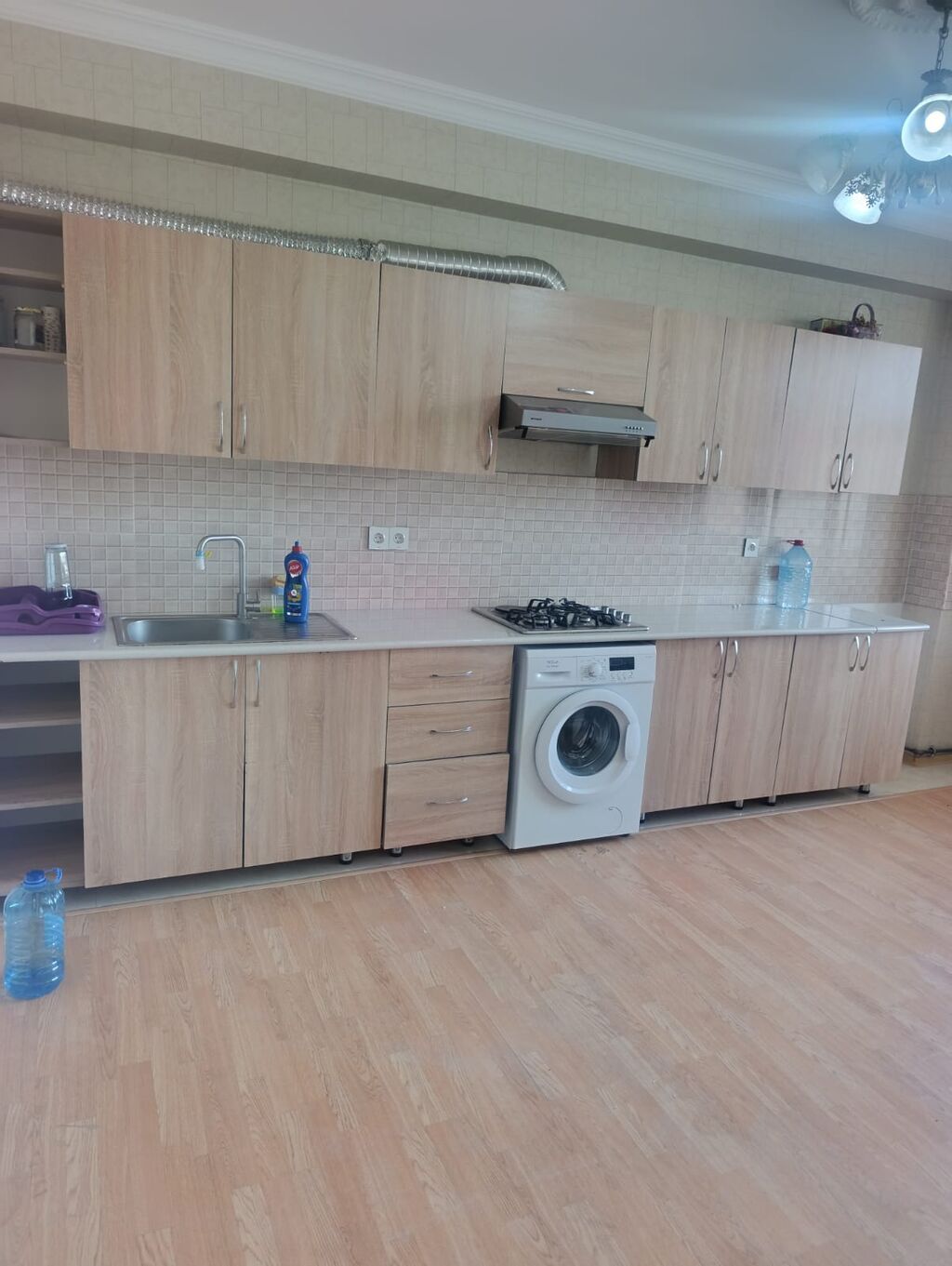 Kirayə verilir Xırdalanda tam mərkəzində Misir parki ilə üzbəüz.ev