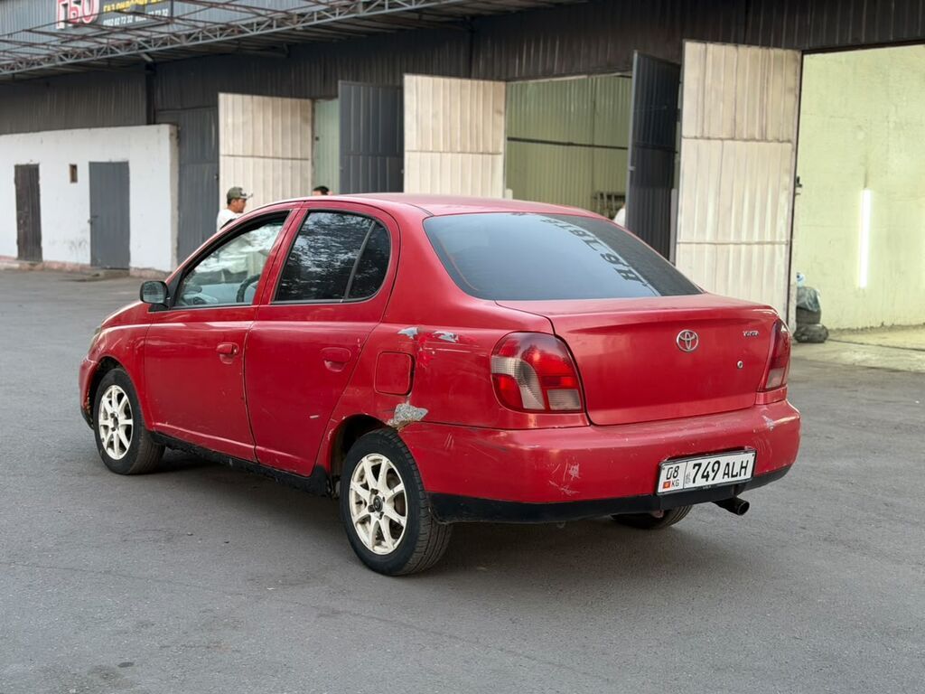 Toyota Echo: 1999 г., 1.5 л, Вариатор, Бензин, Седан: фото 4