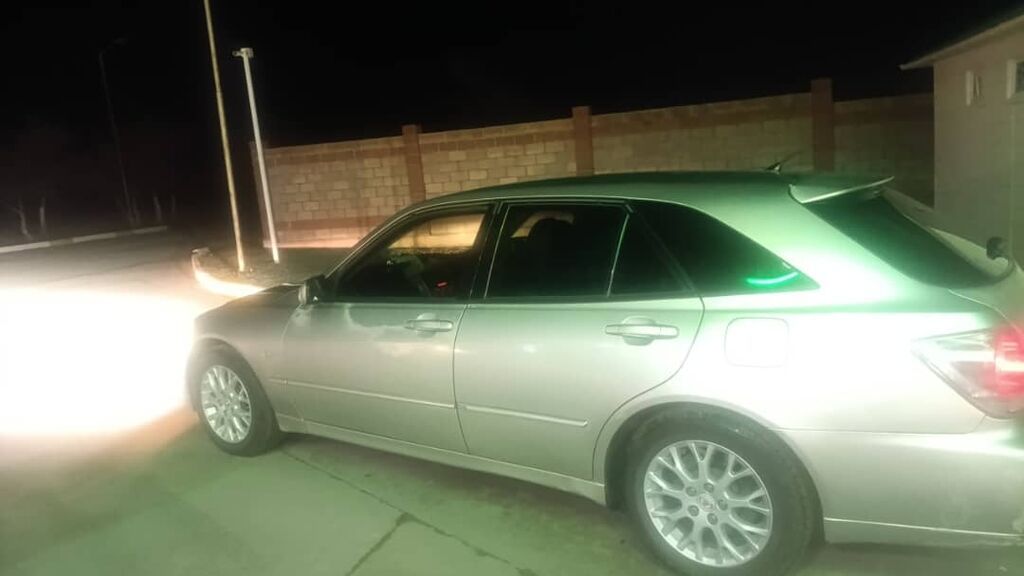 Toyota Altezza: 2002 г., 2 л, Автомат, Бензин, Универсал — фото 3