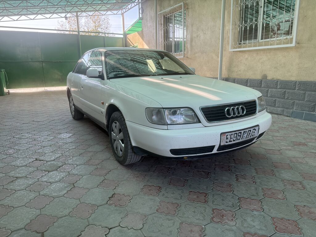 Audi 100: 1993 г., 2 л, Механика, Бензин, Седан: фото 3
