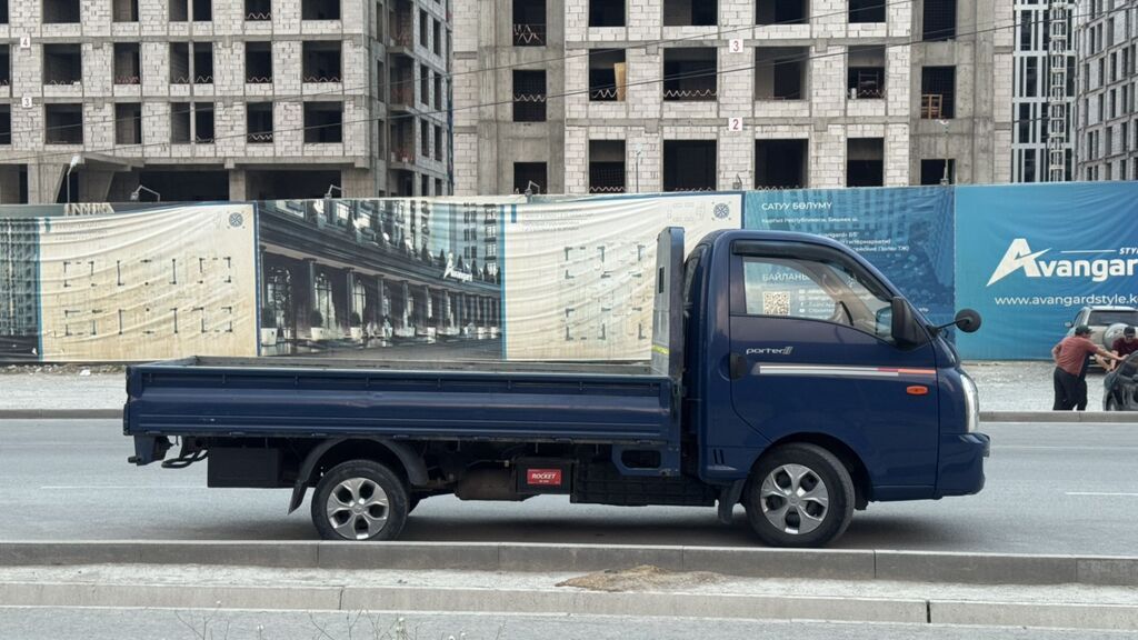 Hyundai Porter II, компактный бортовой грузовик в синем цвете: фото 5