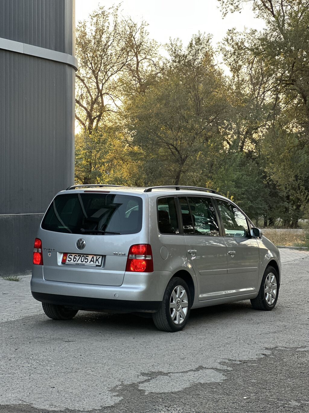 Volkswagen Touran: 2003 г., 1.6 л, Механика, Бензин, Минивэн: фото 4