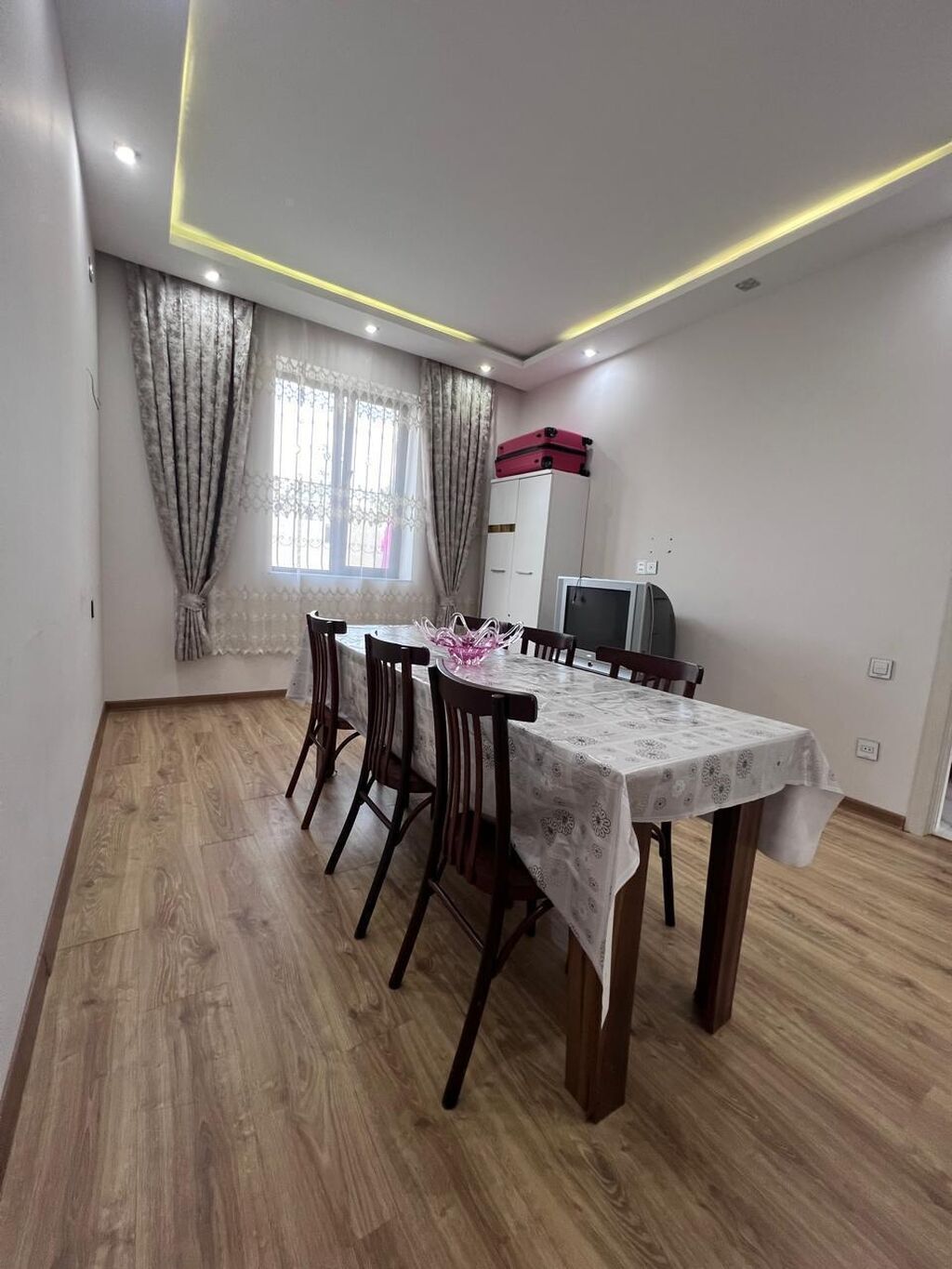 Bilgəh qəs. 6 otaqlı, 270 kv. m
