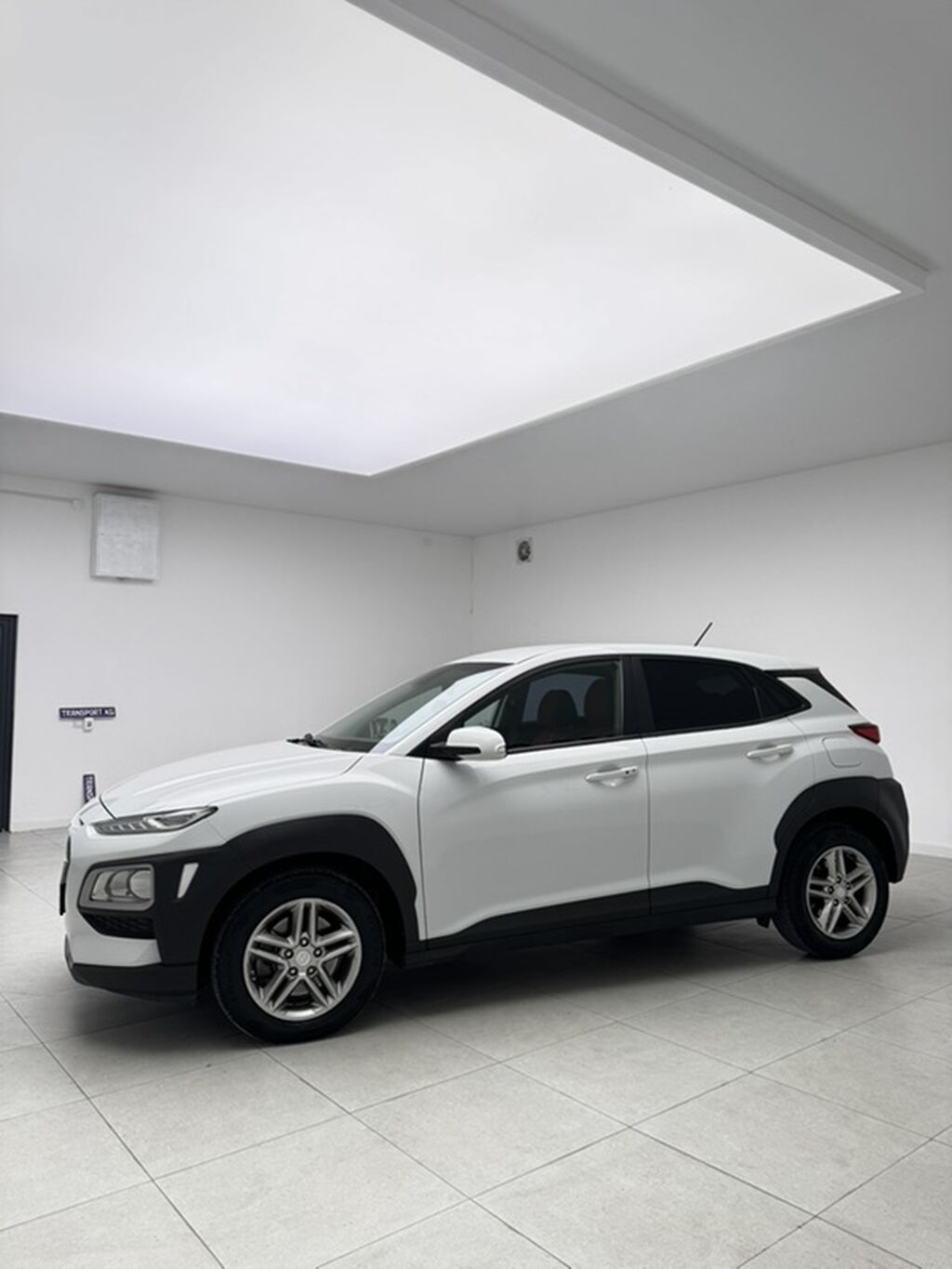 Hyundai Kona: 2018 г., 1.6 л, Автомат, Бензин, Кроссовер: фото 3