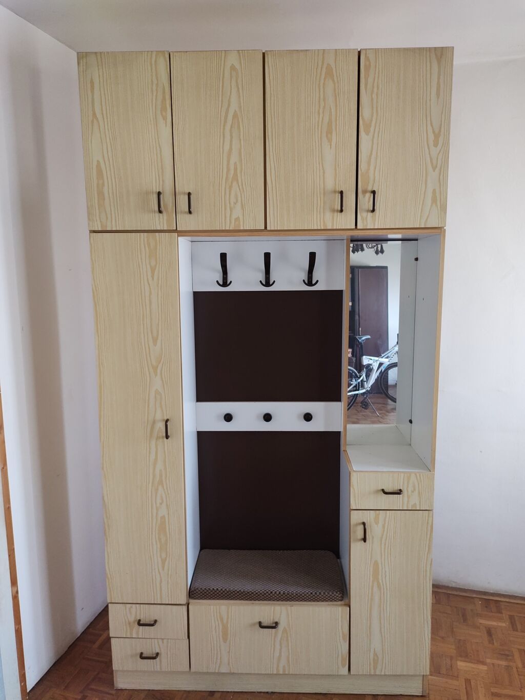 Ormari: Plakar za hodnik. 125cm x 33cm, visina 223cm