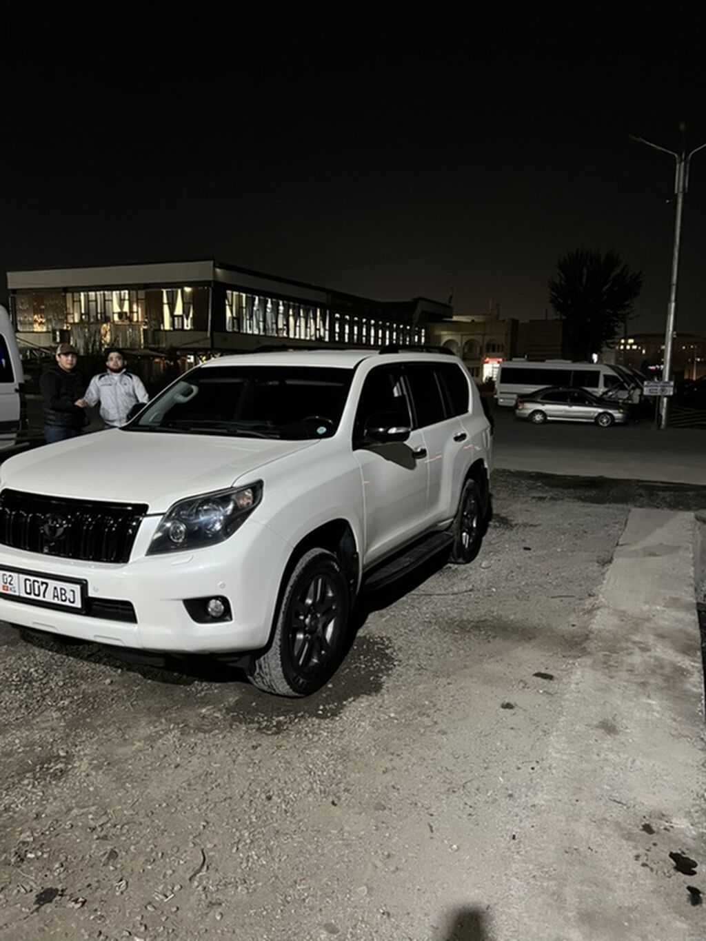 Toyota Land Cruiser Prado: 2010 г., 4 л, Автомат, Газ, Внедорожник: фото 2