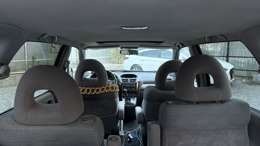 Mitsubishi Space Wagon: 2004 г., 2.4 л, Механика, Бензин, Минивэн: фото 3