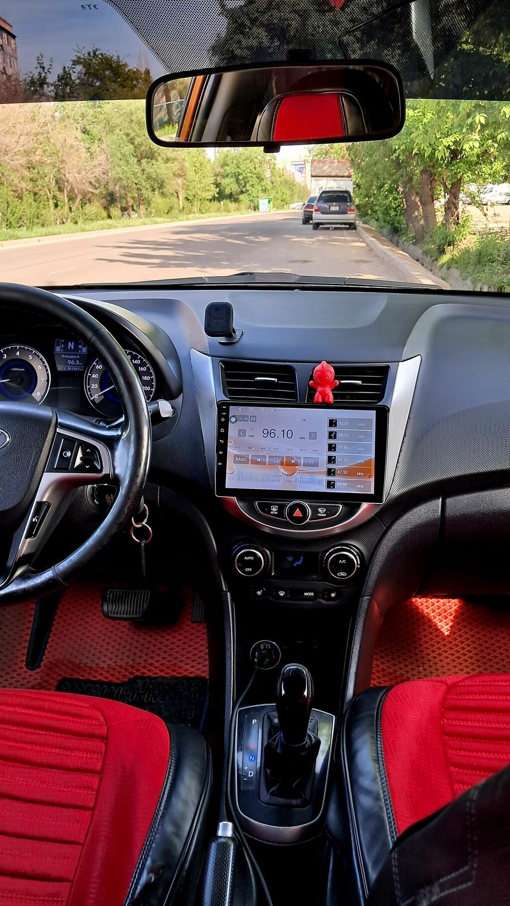 Hyundai Solaris: 2015 г., 1.6 л, Автомат, Седан: фото 3