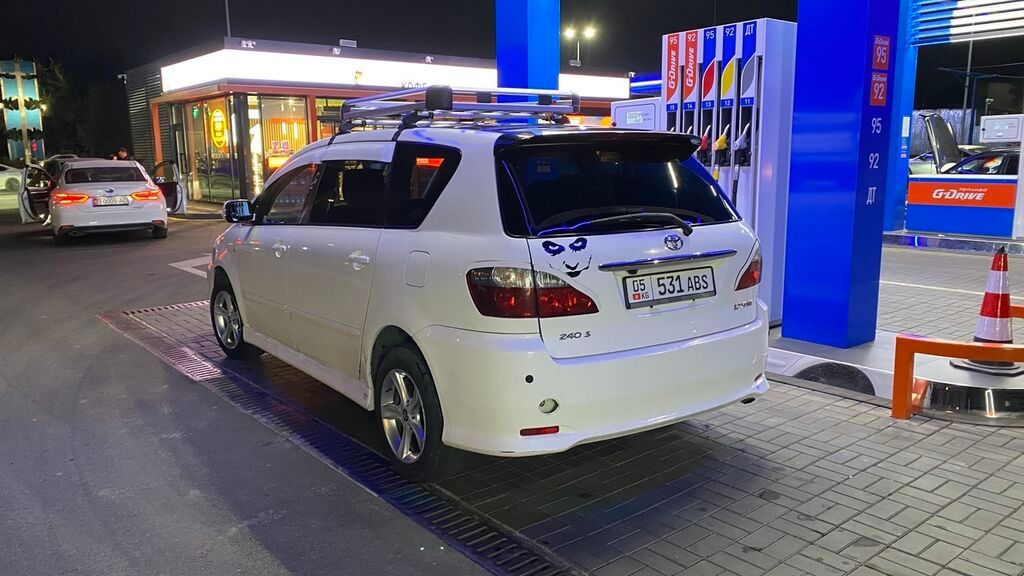 Toyota Ipsum: 2003 г., 2.4 л, Автомат, Бензин, Универсал: фото 4