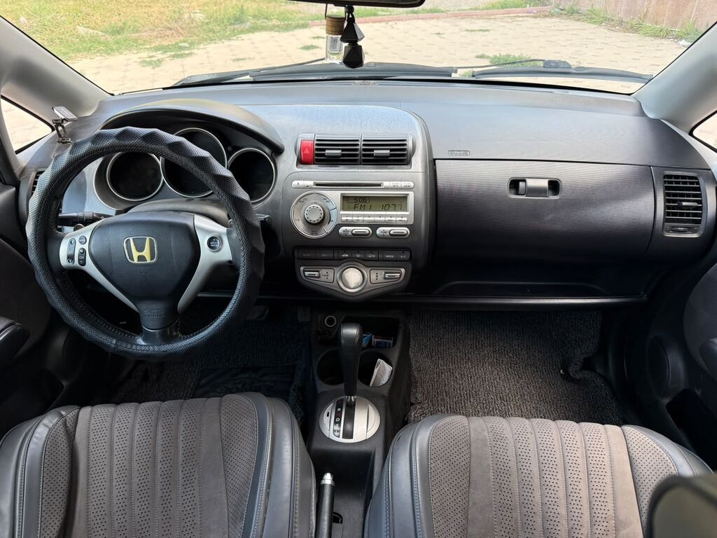 Honda Jazz: 2008 г., 1.3 л, Автомат, Бензин, Хэтчбэк: фото 7