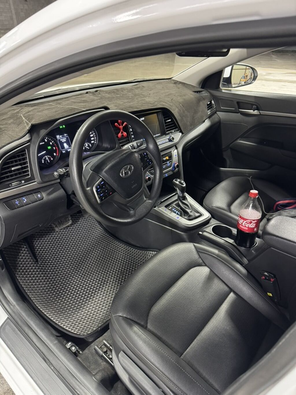 Hyundai Avante: 2018 г., 1.6 л, Автомат, Бензин, Седан: фото 6
