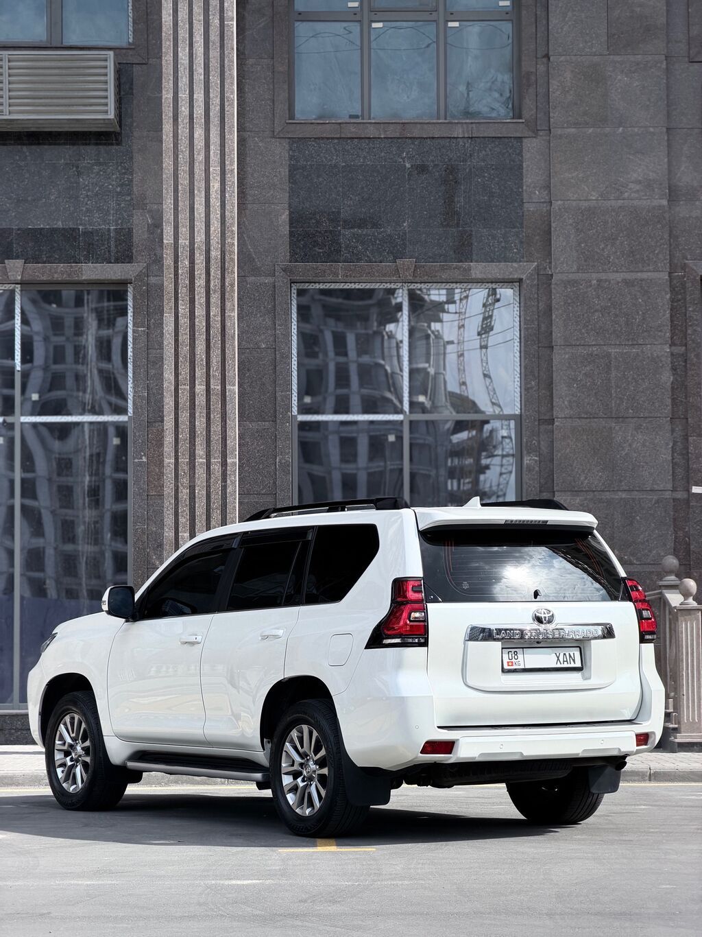 Toyota Land Cruiser Prado: 2018 г., 4 л, Автомат, Бензин, Внедорожник: фото 4