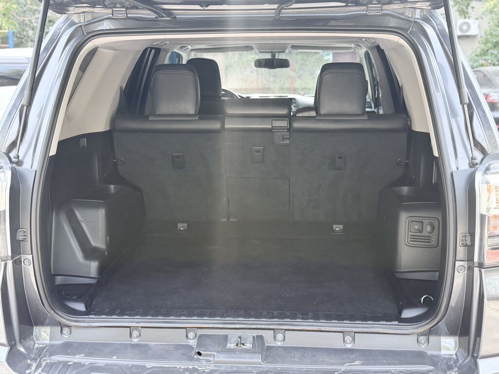 Toyota 4Runner: 2016 г., 4 л, Автомат, Бензин, Внедорожник: фото 8