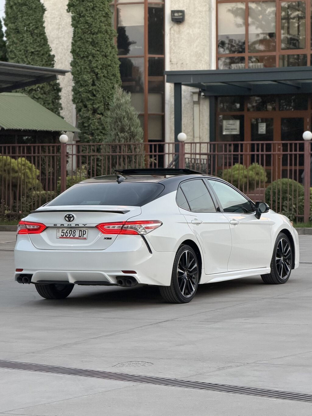 Toyota Camry: 2020 г., 2.5 л, Автомат, Бензин, Седан: фото 2