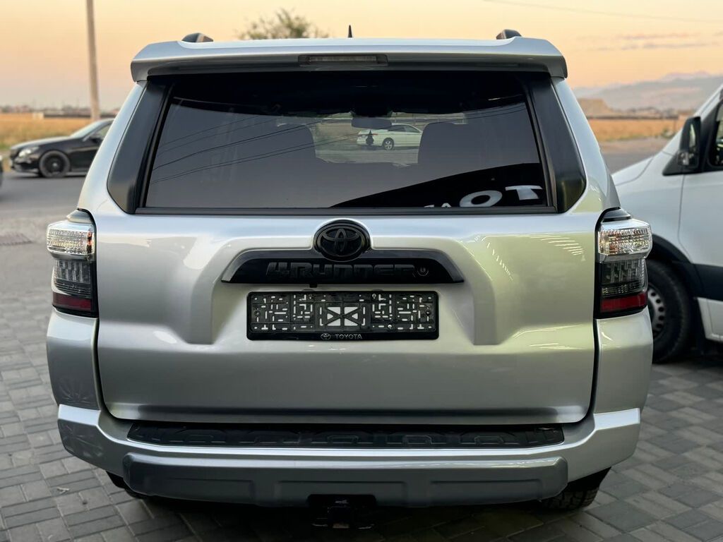 Toyota 4Runner: 2019 г., 0.4 л, Автомат, Бензин, Внедорожник: фото 5