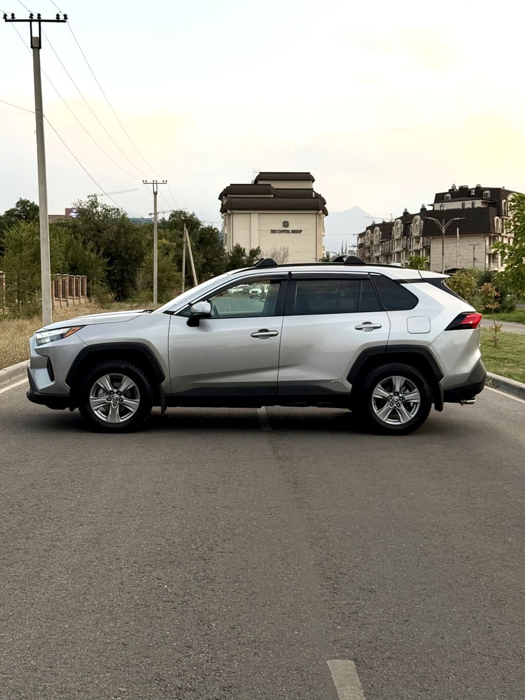 Toyota RAV4: 2022 г., 2.5 л, Автомат, Гибрид, Кроссовер: фото 6