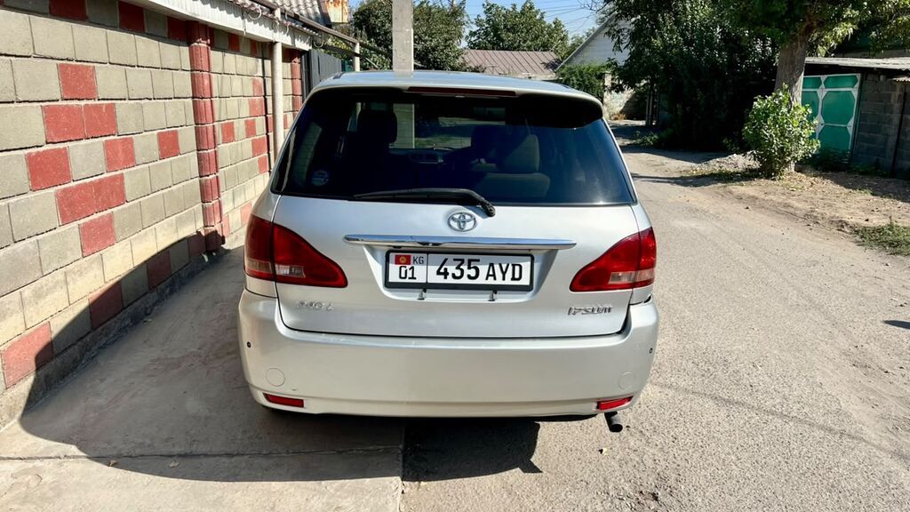 Toyota Ipsum: 2001 г., 2.4 л, Автомат, Газ, Минивэн: фото 2