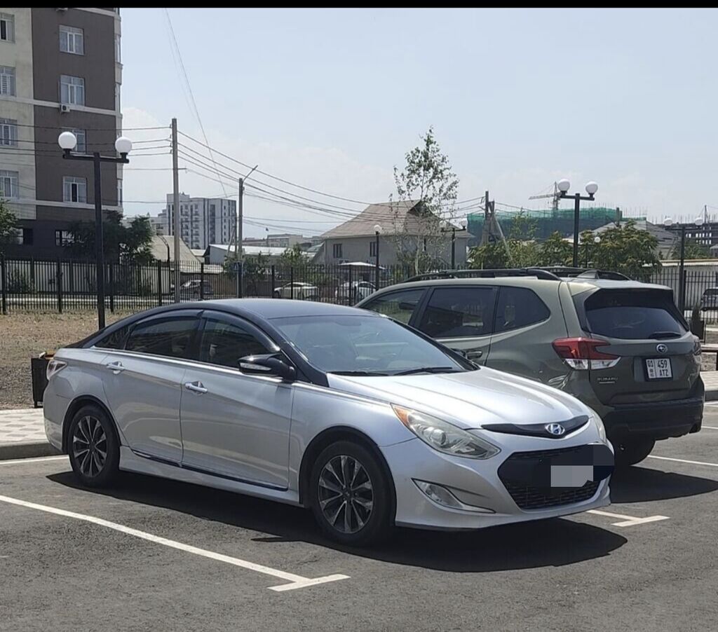 Hyundai Sonata Hybrid 2011, 2.4 л, автомат: фото 4