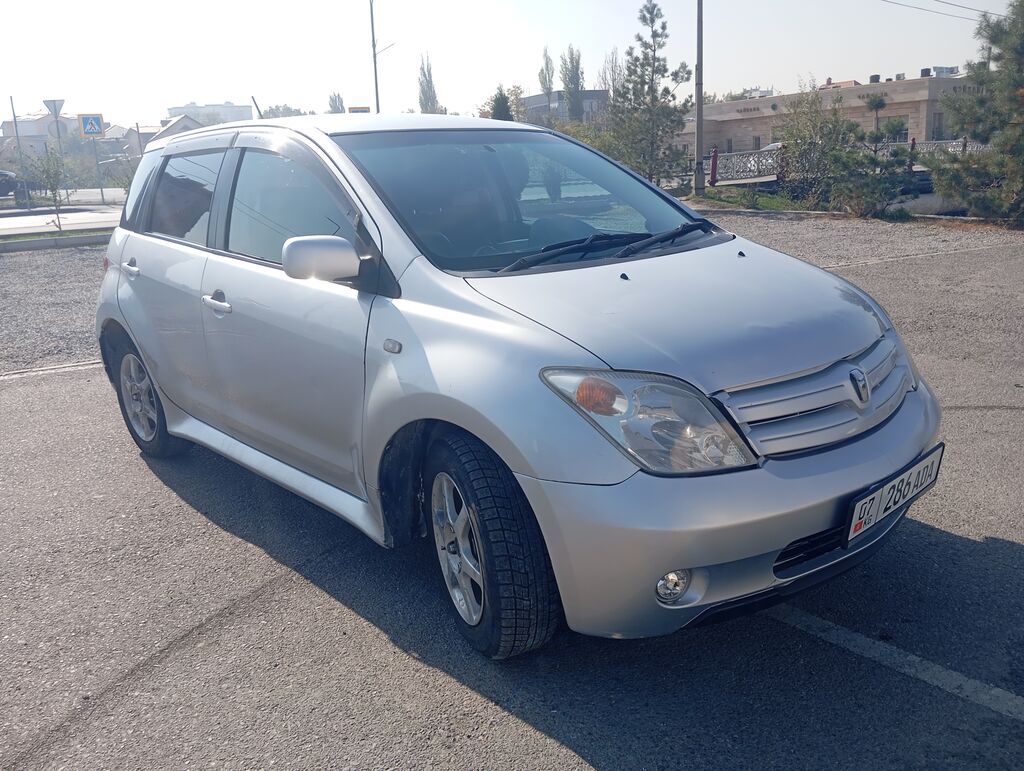 Toyota Ist: 2002 г., 1.3 л, Автомат, Бензин, Хэтчбэк: фото 2