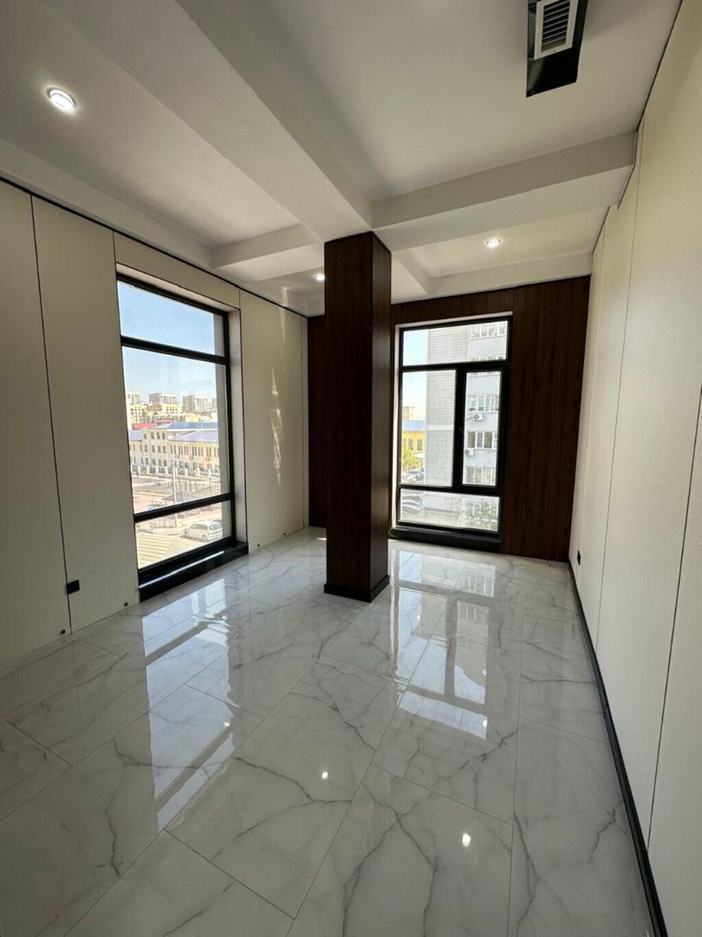 Аренда офисов, 240 м², В бизнес центре, С видом на горы, 1 линия, С оборудованием: фото 5