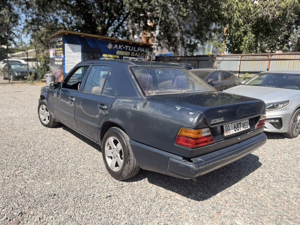 Mercedes-Benz W124: 1989 г., 2.3 л, Механика, Бензин, Седан: фото 6