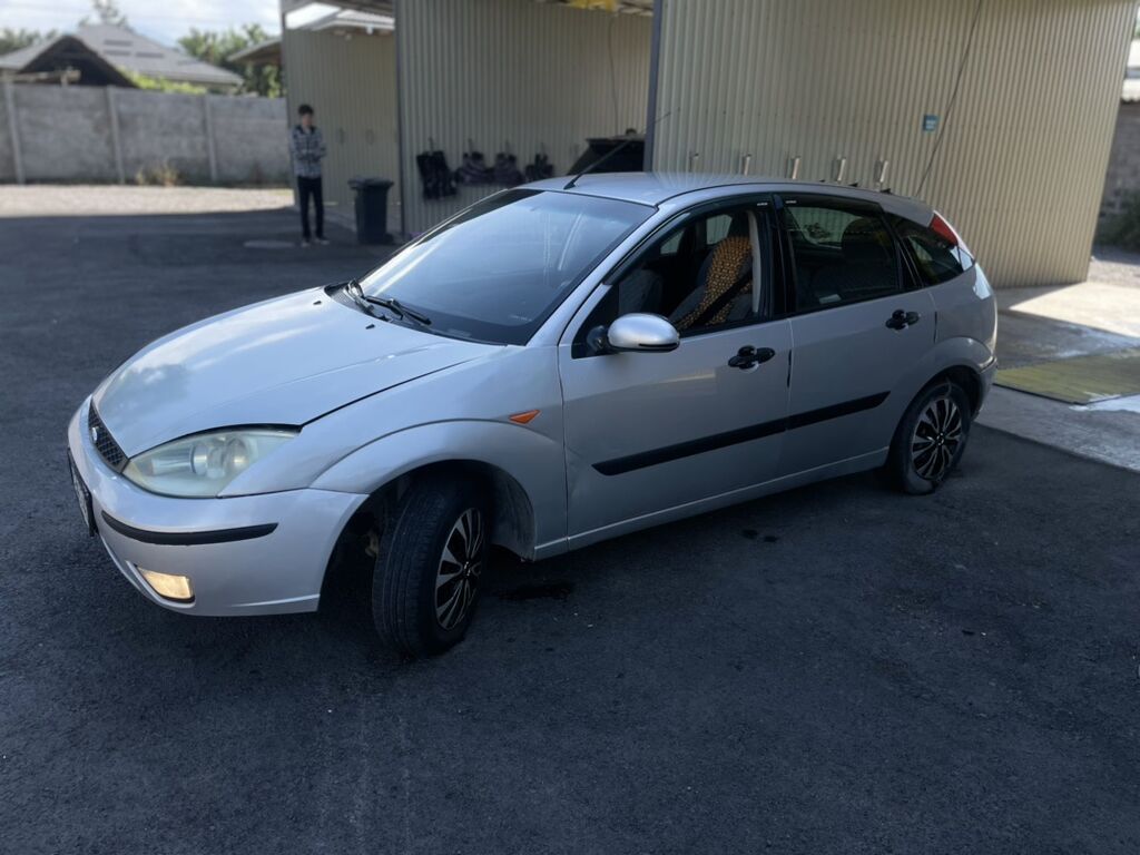 Ford Focus: 2003 г., 1.6 л, Механика, Газ, Хэтчбэк: фото 2