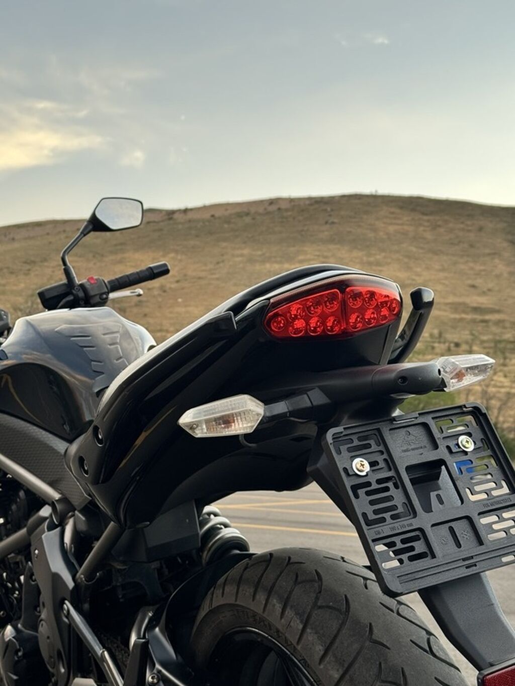 Kawasaki ER-6n, городской нейкед в классическом черном цвете: фото 3