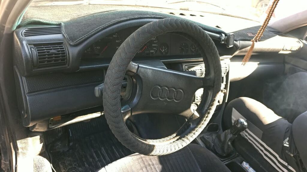 Audi 100: 1990 г., 2.3 л, Механика, Бензин, Седан: фото 2
