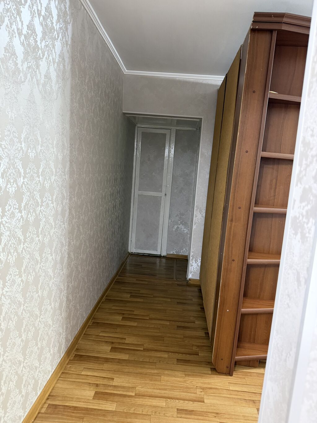 Срочно сдается 2-ком квартира в 4 мкр. все как на фото,после