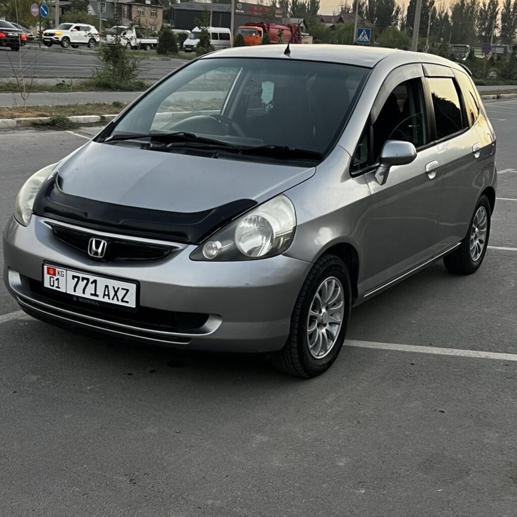 Honda Fit: 2004 г., 1.3 л, Вариатор, Бензин, Хэтчбэк: фото 3