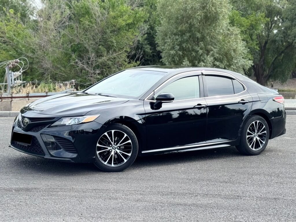 Toyota Camry: 2018 г., 2.5 л, Автомат, Бензин, Седан: фото 2
