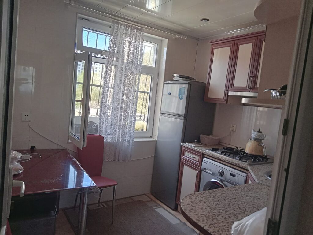 Bakı, 3 otaqlı, Köhnə tikili, m. Neftçilər, 60 kv. m