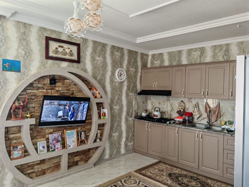 5 otaqlı, 273 kv. m, Yeni təmirli