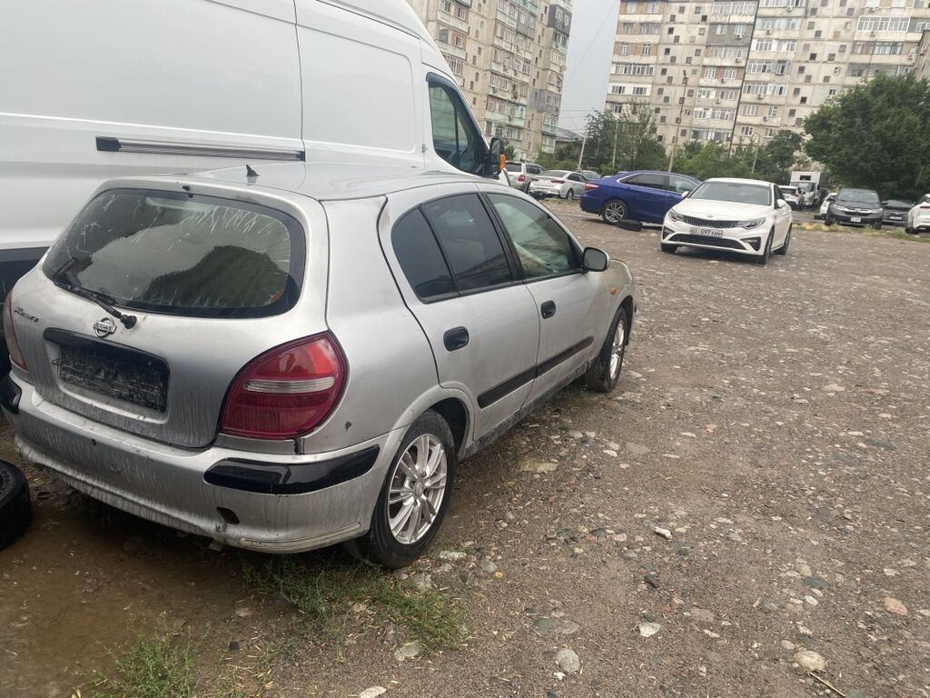 Nissan Almera: 2001 г., Бензин, Хэтчбэк: фото 3