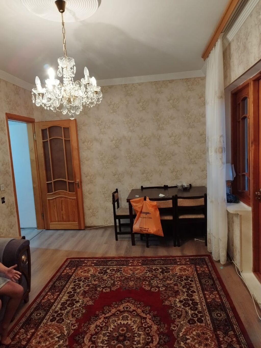 1 otaqlı mənzil – komfortlu planlama və mebellə - Geniş qonaq otağı