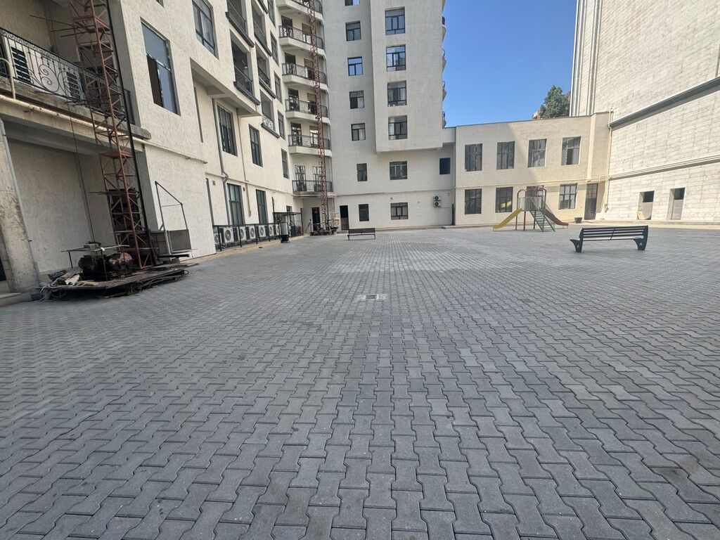 3 otaqlı, Yeni tikili, 143 kv. m
