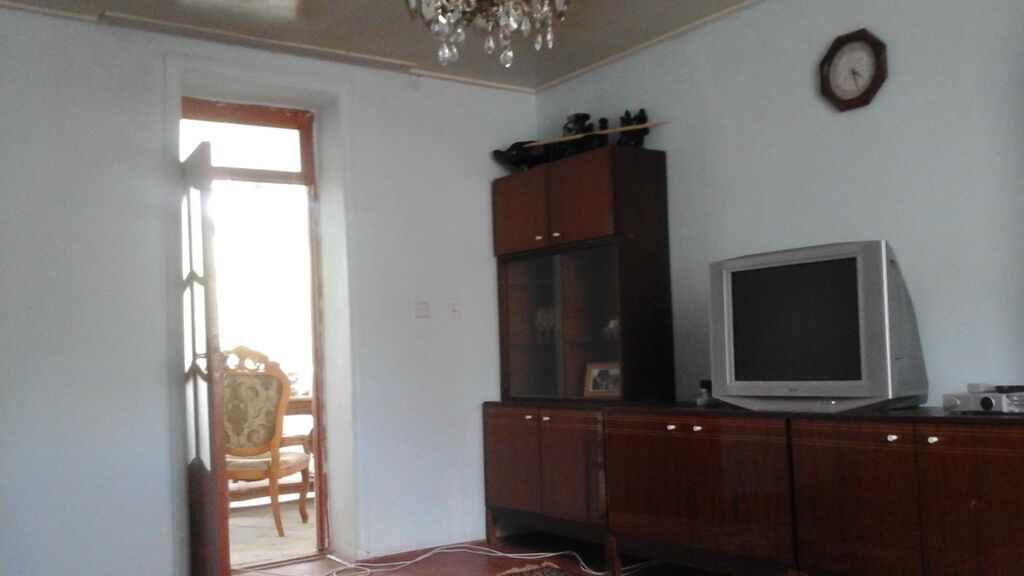4 otaqlı, 300 kv. m, Orta təmir