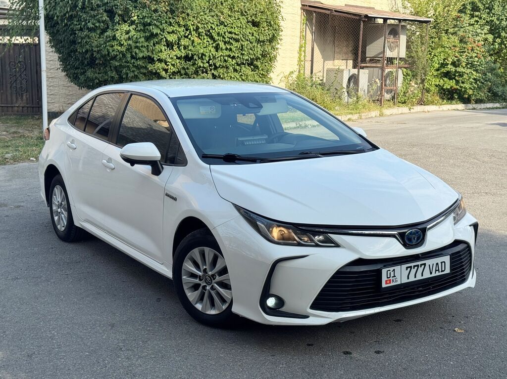 Toyota Corolla: 2021 г., 1.8 л, Вариатор, Гибрид, Седан: фото 3