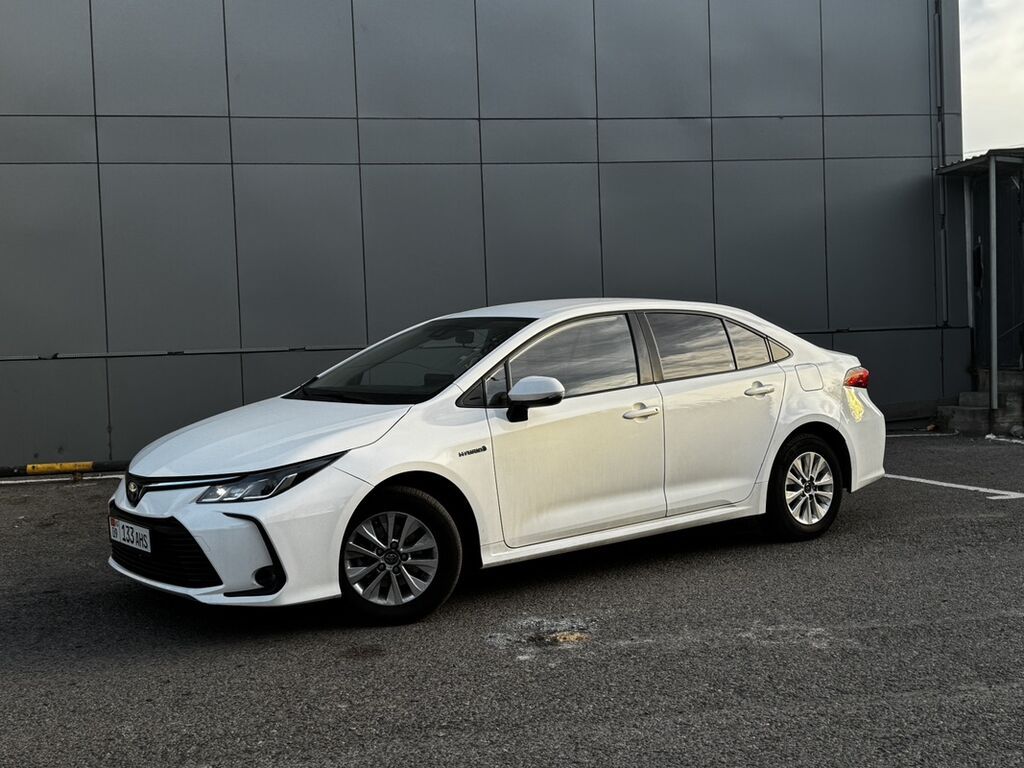 Toyota Corolla: 2022 г., 1.8 л, Гибрид, Седан: фото 1