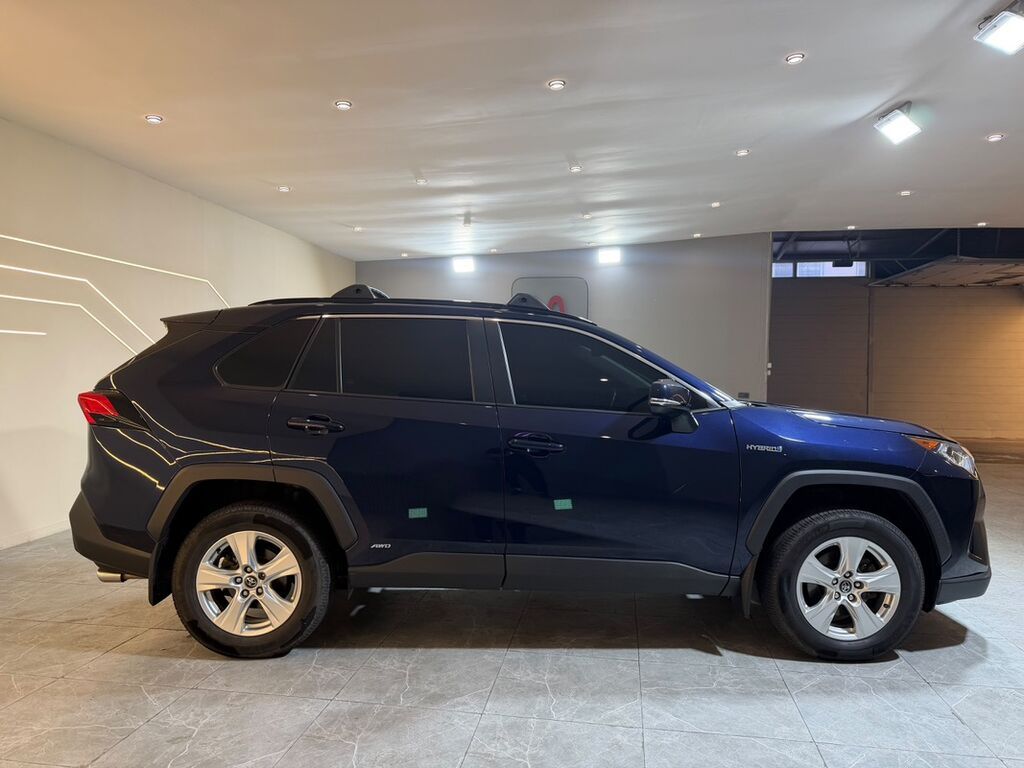Toyota RAV4: 2020 г., 2.5 л, Автомат, Гибрид, Кроссовер: фото 3